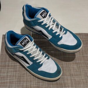Lakai Telford Low sneakers in beautiful teal and white. Men's 10. Very sharp!